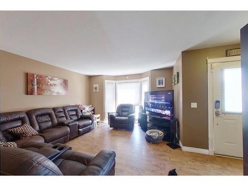 176 Diefenbaker Drive, Fort Mcmurray, AB - Indoor Photo Showing Living Room