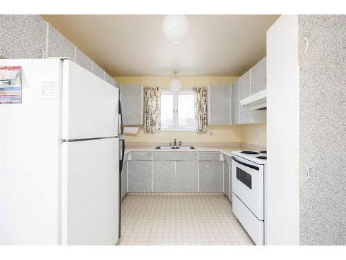 21 Alberta Drive, Fort Mcmurray, AB - Indoor Photo Showing Kitchen With Double Sink