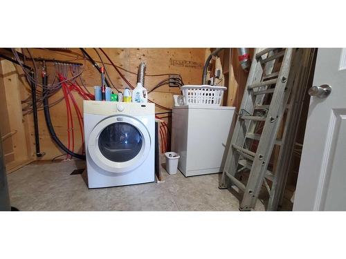 673062B Hwy 855, Atmore, AB - Indoor Photo Showing Laundry Room