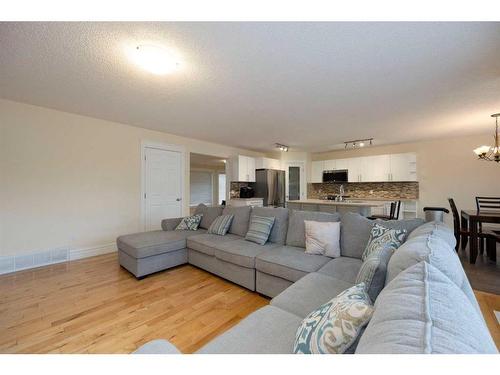 337 Burton Place, Fort Mcmurray, AB - Indoor Photo Showing Living Room