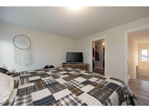337 Burton Place, Fort Mcmurray, AB - Indoor Photo Showing Bedroom