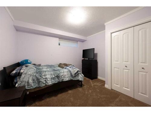 337 Burton Place, Fort Mcmurray, AB - Indoor Photo Showing Bedroom