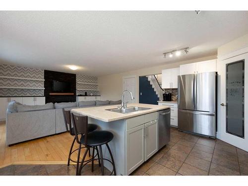 337 Burton Place, Fort Mcmurray, AB - Indoor Photo Showing Kitchen With Double Sink