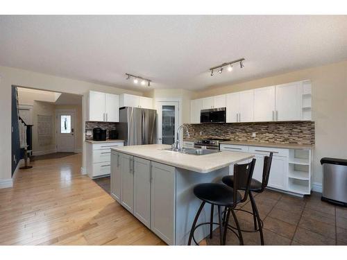 337 Burton Place, Fort Mcmurray, AB - Indoor Photo Showing Kitchen