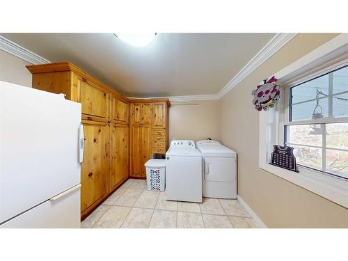 3105 Park Avenue, Mallaig, AB - Indoor Photo Showing Laundry Room