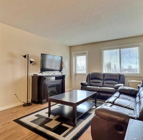 316-236 Stony Mountain Road, Anzac, AB - Indoor Photo Showing Living Room
