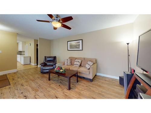 10401-101B Ave., Lac La Biche, AB - Indoor Photo Showing Living Room