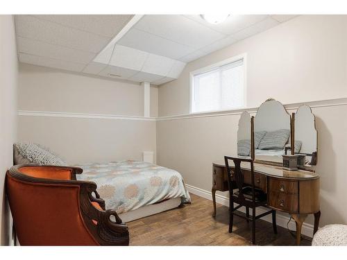 114 Bussieres Drive, Fort Mcmurray, AB - Indoor Photo Showing Bedroom