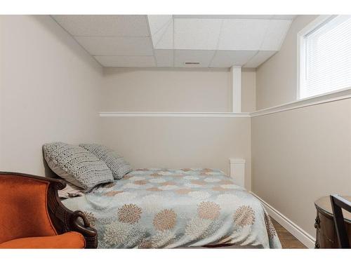 114 Bussieres Drive, Fort Mcmurray, AB - Indoor Photo Showing Bedroom