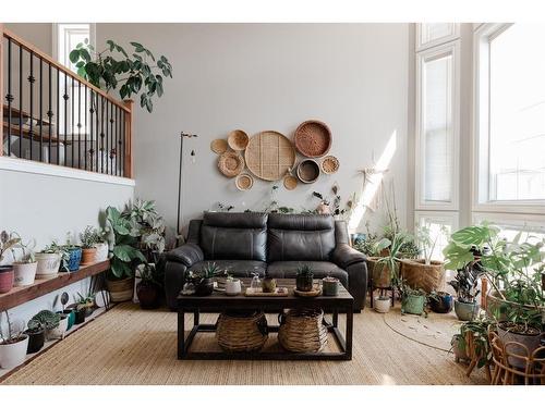 114 Bussieres Drive, Fort Mcmurray, AB - Indoor Photo Showing Living Room