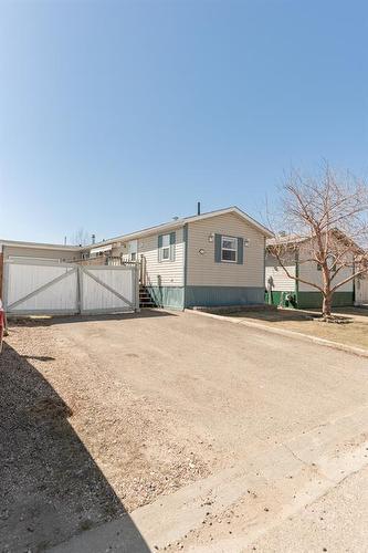 132 Mitchell Drive, Fort Mcmurray, AB - Outdoor