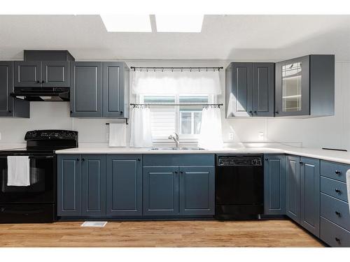 132 Mitchell Drive, Fort Mcmurray, AB - Indoor Photo Showing Kitchen