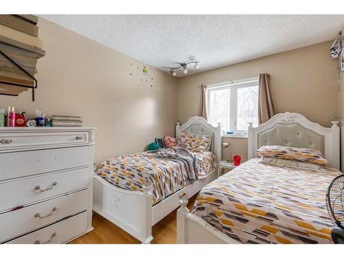 59 Birch Road, Fort Mcmurray, AB - Indoor Photo Showing Bedroom