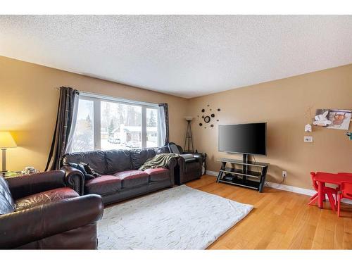 59 Birch Road, Fort Mcmurray, AB - Indoor Photo Showing Living Room