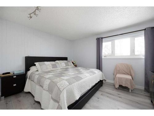 433 Signal Road, Fort Mcmurray, AB - Indoor Photo Showing Bedroom
