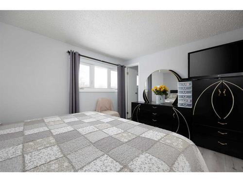 433 Signal Road, Fort Mcmurray, AB - Indoor Photo Showing Bedroom