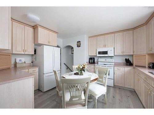 433 Signal Road, Fort Mcmurray, AB - Indoor Photo Showing Kitchen