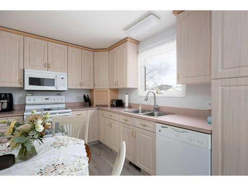 433 Signal Road, Fort Mcmurray, AB - Indoor Photo Showing Kitchen With Double Sink
