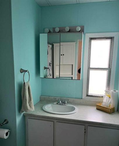 9318 93 Avenue, Lac La Biche, AB - Indoor Photo Showing Bathroom