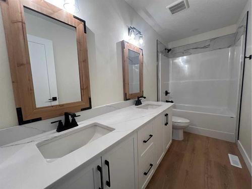 148 Manchester Way Nw, Fort Mcmurray, AB - Indoor Photo Showing Bathroom