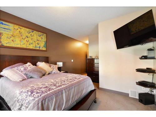 285 Grosbeak Way, Fort Mcmurray, AB - Indoor Photo Showing Bedroom