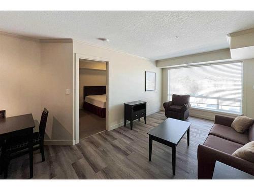 201-118 Millennium Drive, Fort Mcmurray, AB - Indoor Photo Showing Living Room