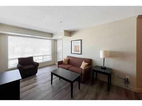 201-118 Millennium Drive, Fort Mcmurray, AB - Indoor Photo Showing Living Room