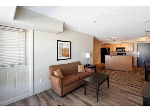 201-118 Millennium Drive, Fort Mcmurray, AB - Indoor Photo Showing Living Room