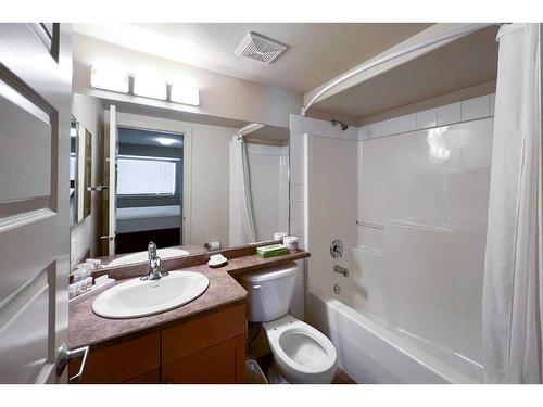 201-118 Millennium Drive, Fort Mcmurray, AB - Indoor Photo Showing Bathroom