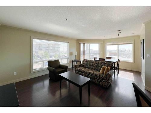215-118 Millennium Drive, Fort Mcmurray, AB - Indoor Photo Showing Living Room
