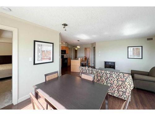 215-118 Millennium Drive, Fort Mcmurray, AB - Indoor Photo Showing Living Room