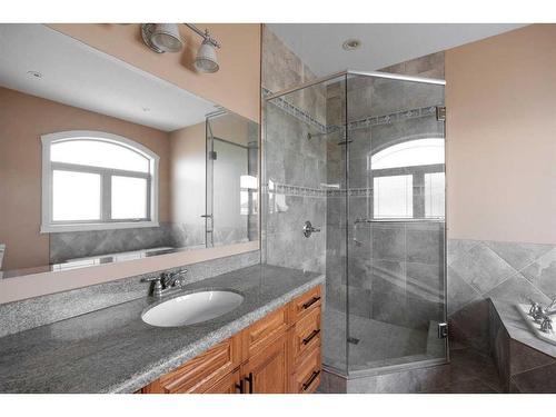 124 Woodpecker Green, Fort Mcmurray, AB - Indoor Photo Showing Bathroom