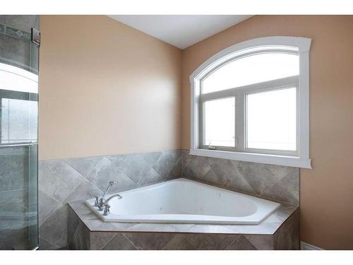 124 Woodpecker Green, Fort Mcmurray, AB - Indoor Photo Showing Bathroom