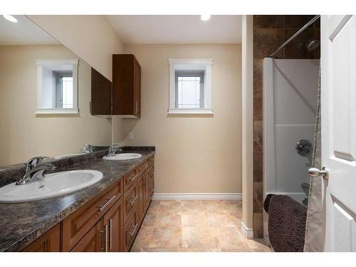 124 Woodpecker Green, Fort Mcmurray, AB - Indoor Photo Showing Bathroom