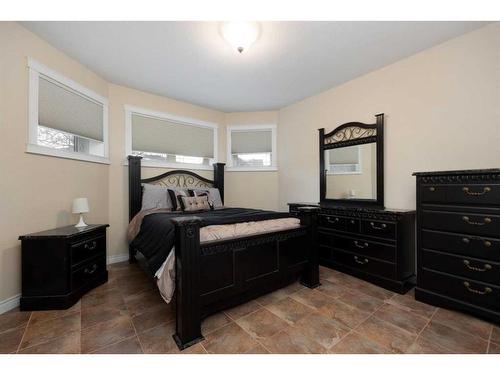 124 Woodpecker Green, Fort Mcmurray, AB - Indoor Photo Showing Bedroom