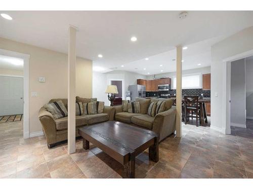 124 Woodpecker Green, Fort Mcmurray, AB - Indoor Photo Showing Living Room