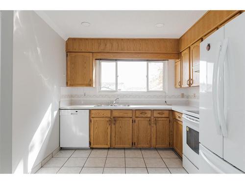 23 Maciver Street, Fort Mcmurray, AB - Indoor Photo Showing Kitchen
