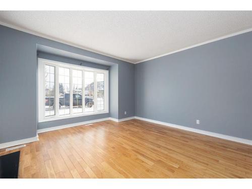 168 Grayling Crescent, Fort Mcmurray, AB - Indoor Photo Showing Other Room