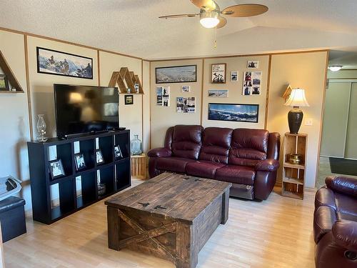 67565 161 Range Road, Lac La Biche, AB - Indoor Photo Showing Living Room