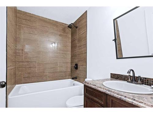 122 Leigh Crescent, Fort Mcmurray, AB - Indoor Photo Showing Bathroom