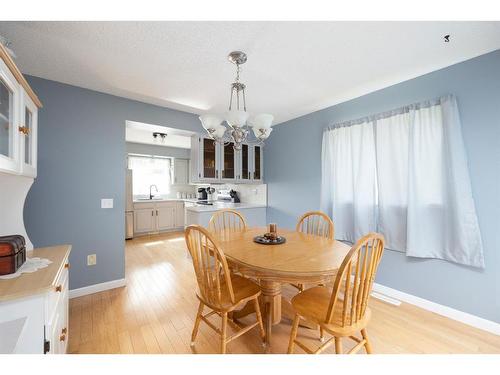 118 Farrell Cove, Fort Mcmurray, AB - Indoor Photo Showing Dining Room