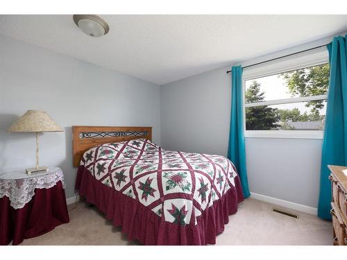 118 Farrell Cove, Fort Mcmurray, AB - Indoor Photo Showing Bedroom