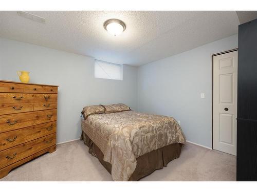 118 Farrell Cove, Fort Mcmurray, AB - Indoor Photo Showing Bedroom