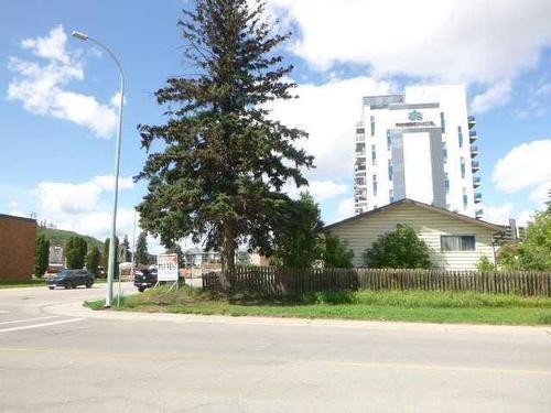 10102, 10104, 10106 Manning Avenue, Fort Mcmurray, AB 