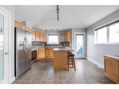 118 Pacific Crescent, Fort Mcmurray, AB - Indoor Photo Showing Kitchen