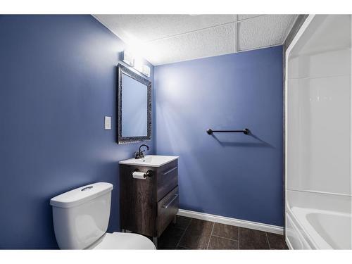118 Pacific Crescent, Fort Mcmurray, AB - Indoor Photo Showing Bathroom