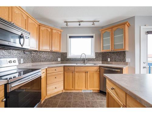 118 Pacific Crescent, Fort Mcmurray, AB - Indoor Photo Showing Kitchen With Double Sink