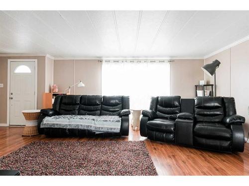 160 Greely Road, Fort Mcmurray, AB - Indoor Photo Showing Living Room