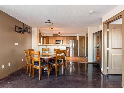 419-8535 Clearwater Drive Ne, Fort Mcmurray, AB - Indoor Photo Showing Dining Room