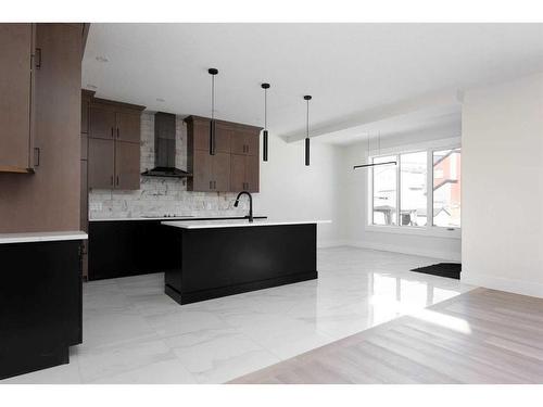 137 Shalestone Place, Fort Mcmurray, AB - Indoor Photo Showing Kitchen With Upgraded Kitchen